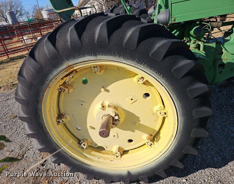 image for item DN7088 John Deere 60  tractor