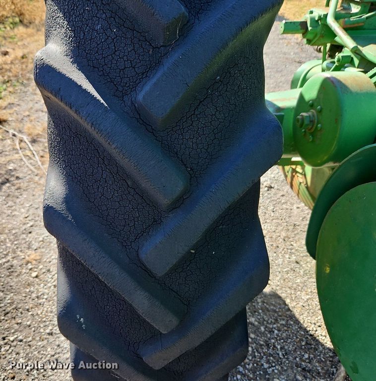 image for item DN7088 John Deere 60  tractor