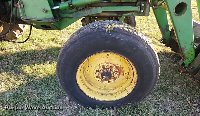 image for item DN7094 1977 John Deere 4430  tractor