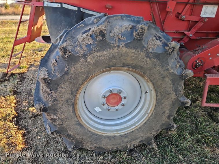 image for item DN7096 1997 Case IH 2188 Axial-Flow  RWA combine