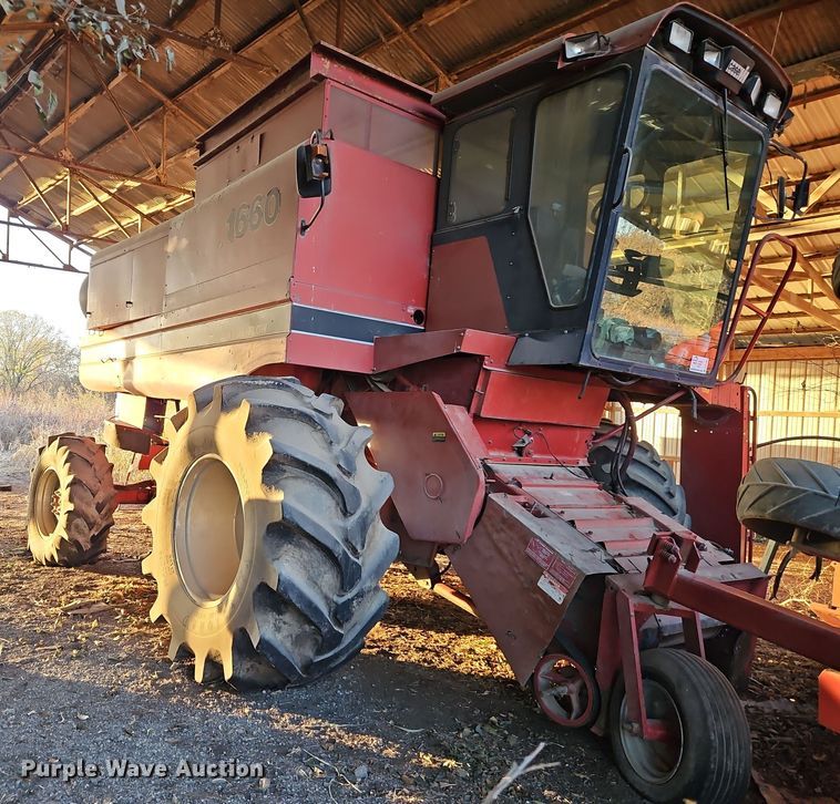 image for item DN7097 1988 Case IH 1660 Axial-Flow  RWA combine