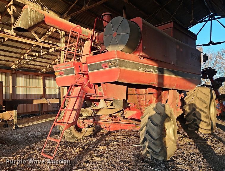 image for item DN7097 1988 Case IH 1660 Axial-Flow  RWA combine