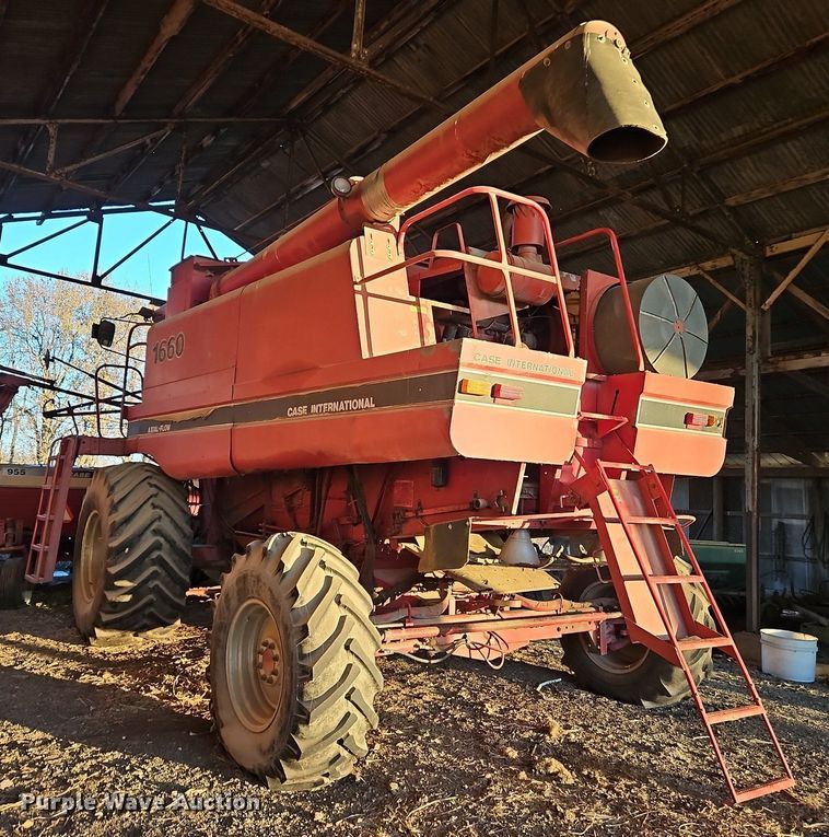 image for item DN7097 1988 Case IH 1660 Axial-Flow  RWA combine