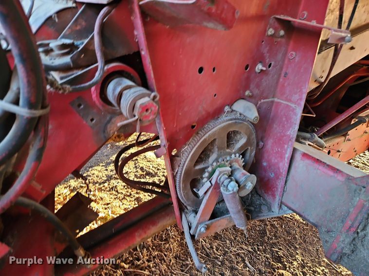 image for item DN7097 1988 Case IH 1660 Axial-Flow  RWA combine