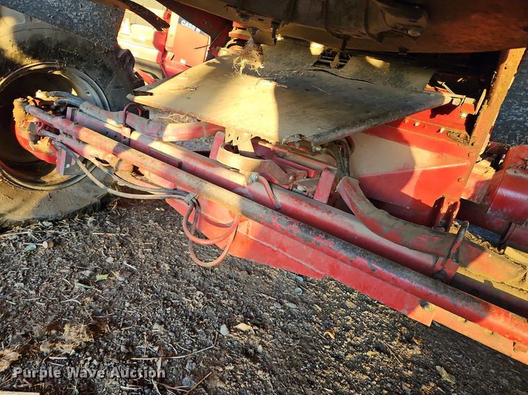 image for item DN7097 1988 Case IH 1660 Axial-Flow  RWA combine