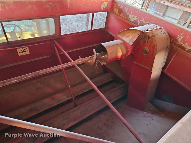 image for item DN7097 1988 Case IH 1660 Axial-Flow  RWA combine