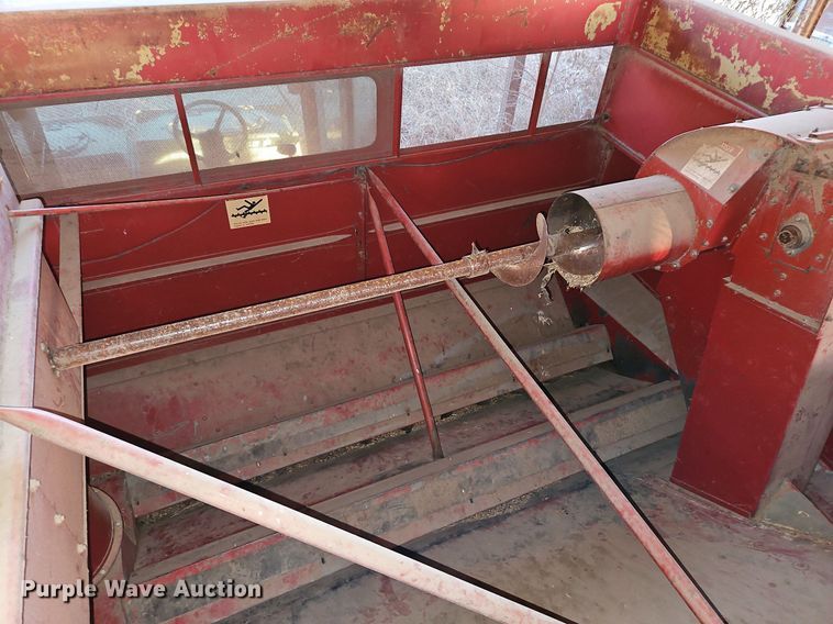 image for item DN7097 1988 Case IH 1660 Axial-Flow  RWA combine