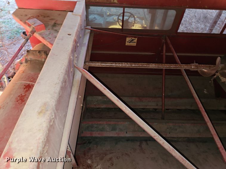 image for item DN7097 1988 Case IH 1660 Axial-Flow  RWA combine