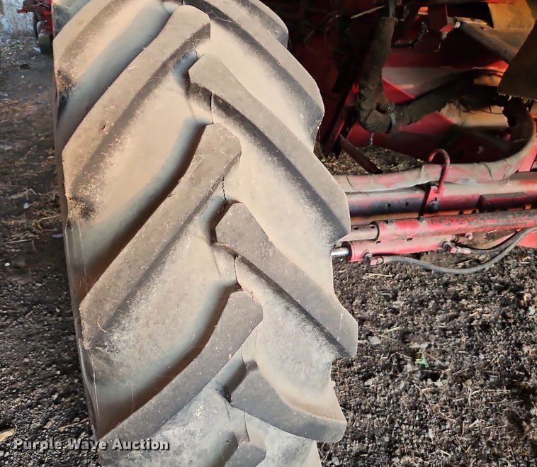 image for item DN7097 1988 Case IH 1660 Axial-Flow  RWA combine