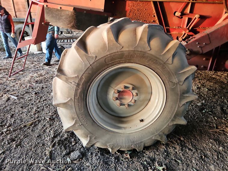 image for item DN7097 1988 Case IH 1660 Axial-Flow  RWA combine