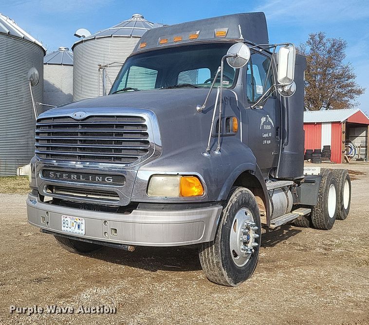 image for item DO4720 2001 Sterling  semi truck
