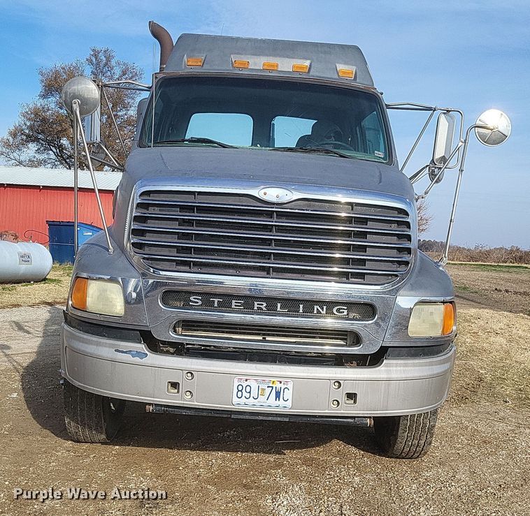 image for item DO4720 2001 Sterling  semi truck