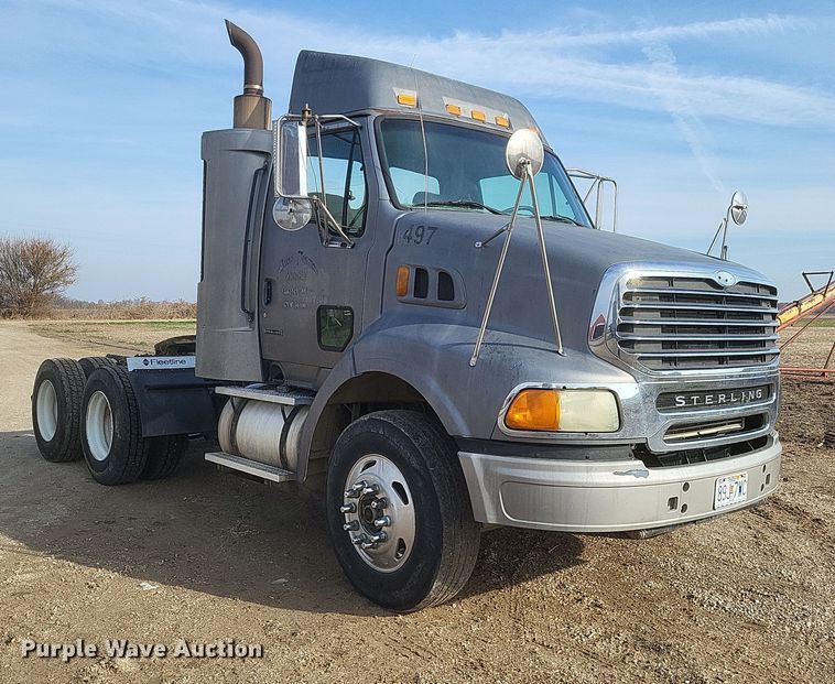 image for item DO4720 2001 Sterling  semi truck