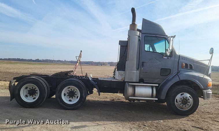 image for item DO4720 2001 Sterling  semi truck