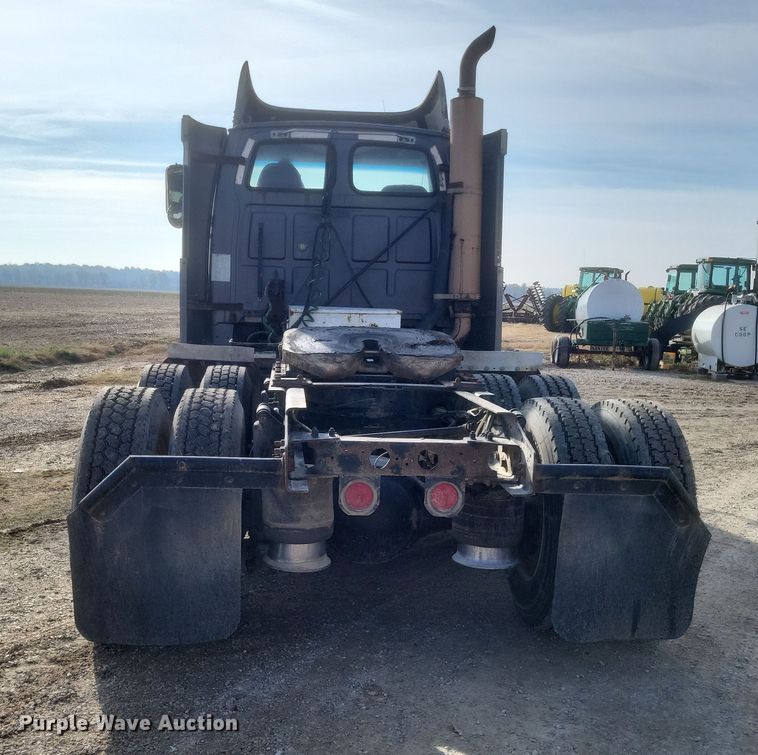 image for item DO4720 2001 Sterling  semi truck