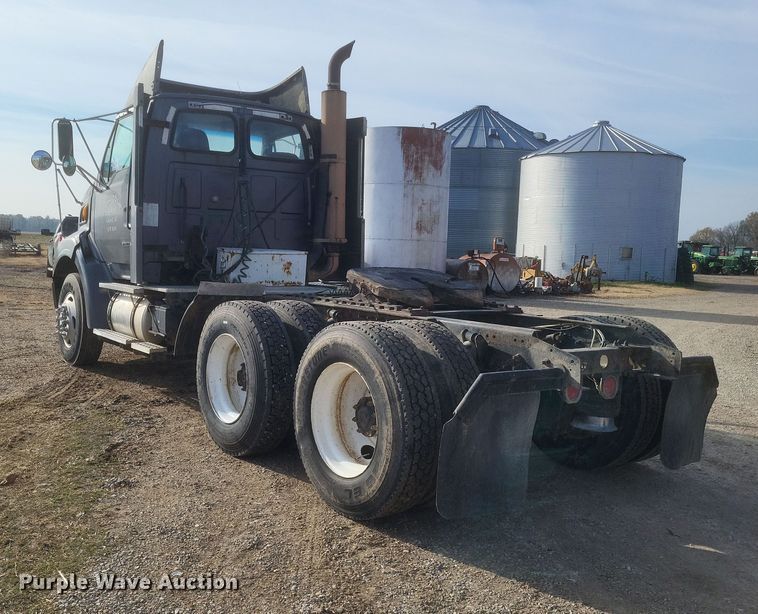 image for item DO4720 2001 Sterling  semi truck