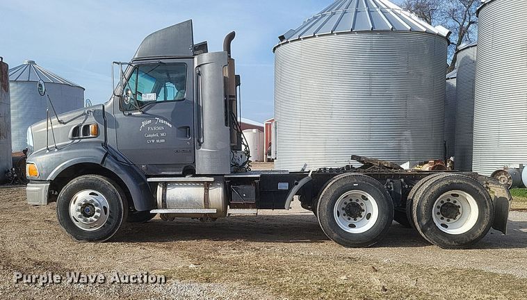image for item DO4720 2001 Sterling  semi truck