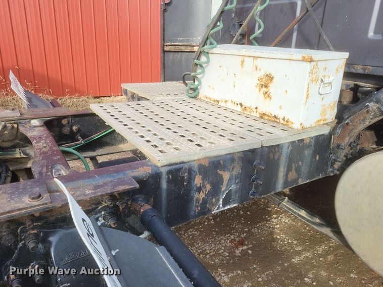 image for item DO4720 2001 Sterling  semi truck