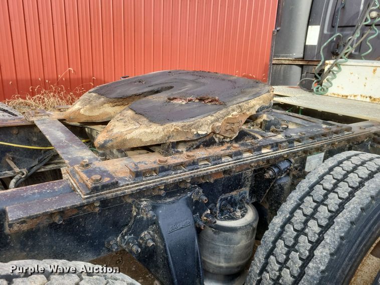 image for item DO4720 2001 Sterling  semi truck