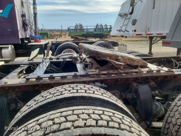 image for item DO4720 2001 Sterling  semi truck