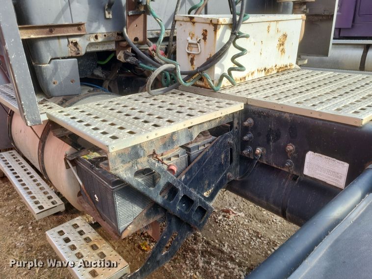 image for item DO4720 2001 Sterling  semi truck