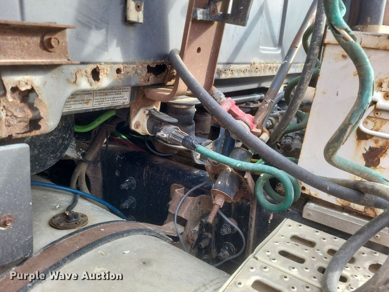 image for item DO4720 2001 Sterling  semi truck