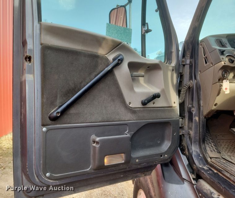 image for item DO4720 2001 Sterling  semi truck