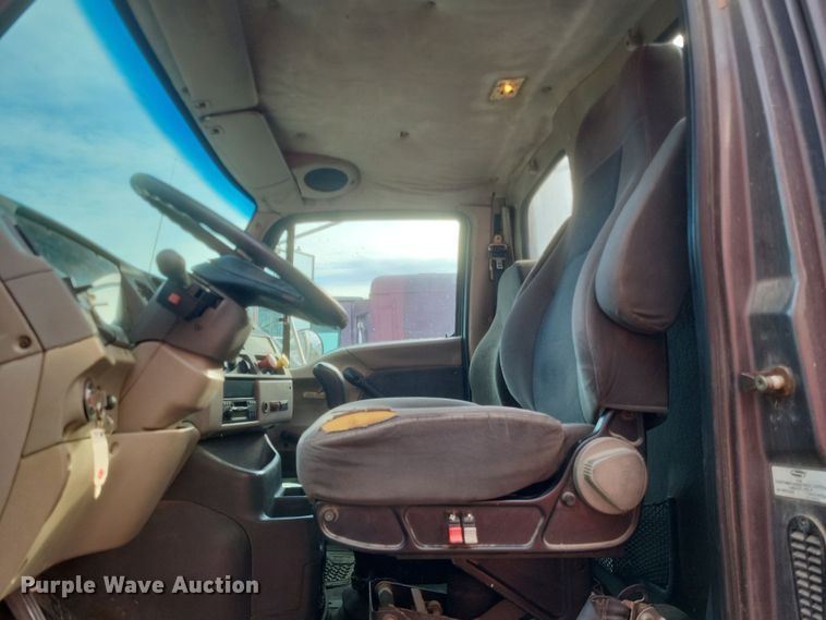 image for item DO4720 2001 Sterling  semi truck