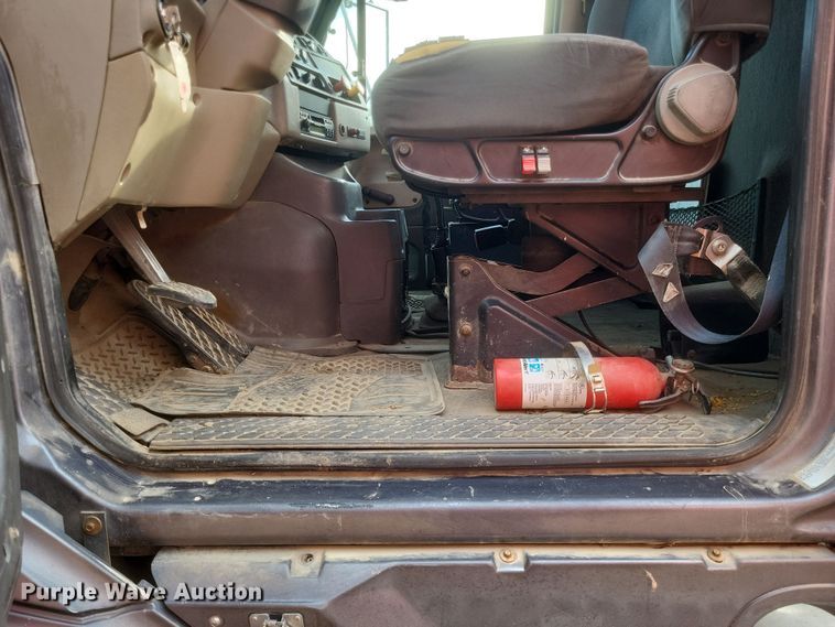 image for item DO4720 2001 Sterling  semi truck