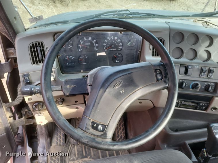 image for item DO4720 2001 Sterling  semi truck