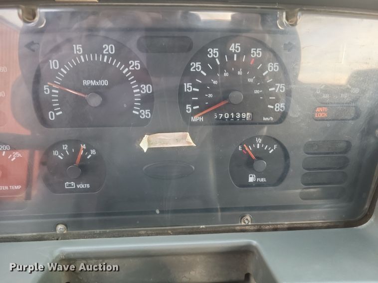 image for item DO4720 2001 Sterling  semi truck