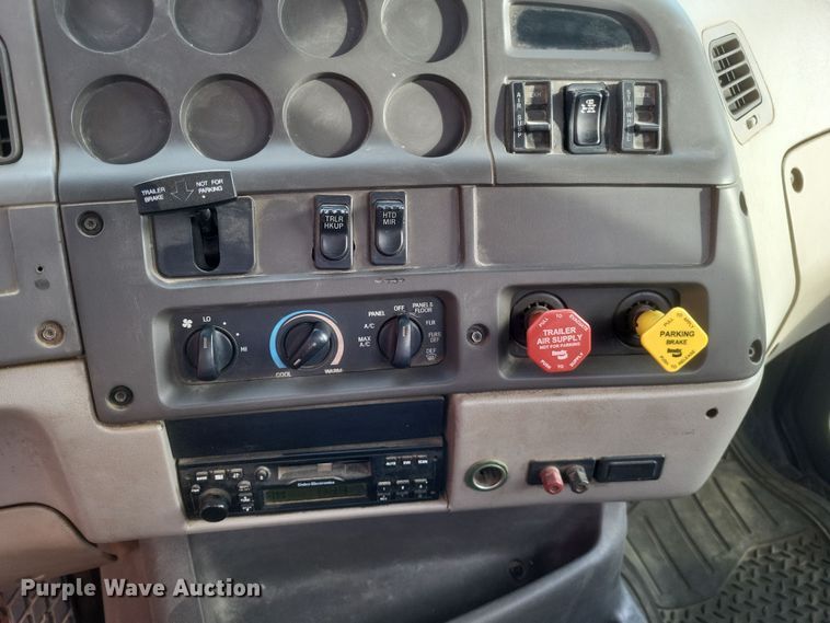 image for item DO4720 2001 Sterling  semi truck