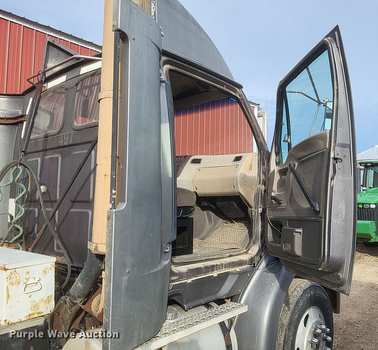 image for item DO4720 2001 Sterling  semi truck