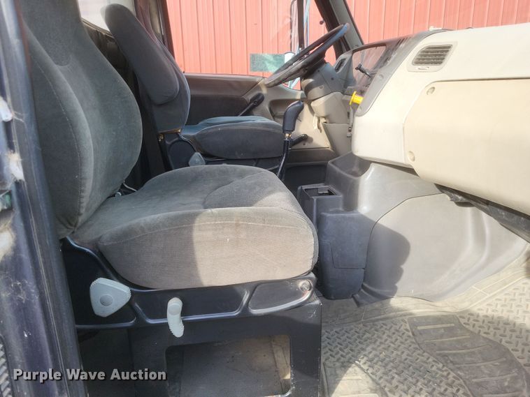 image for item DO4720 2001 Sterling  semi truck