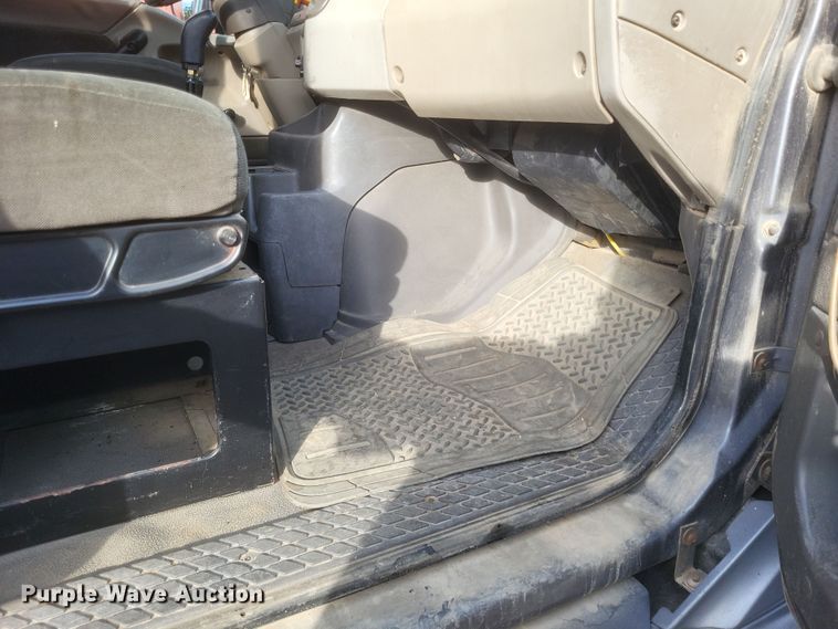 image for item DO4720 2001 Sterling  semi truck