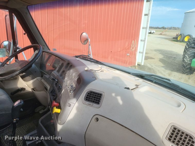 image for item DO4720 2001 Sterling  semi truck