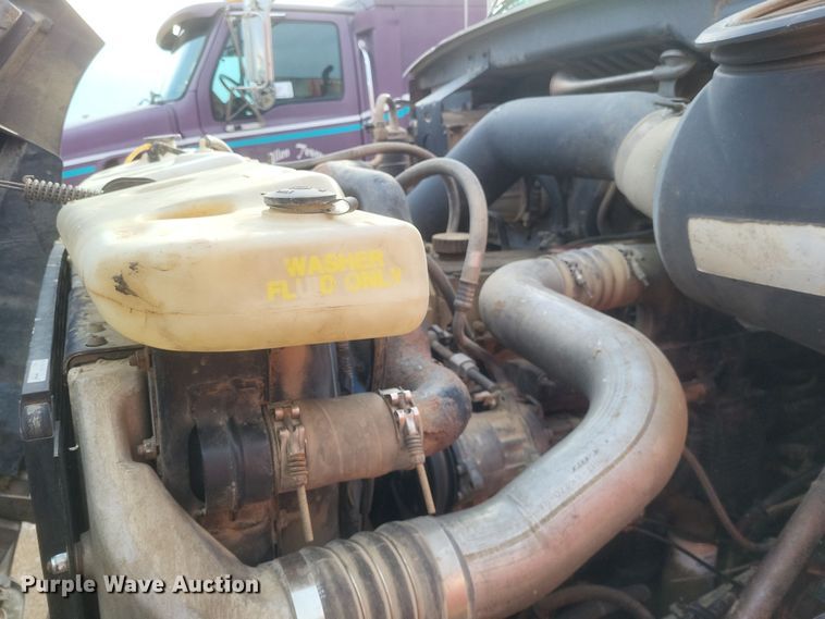 image for item DO4720 2001 Sterling  semi truck