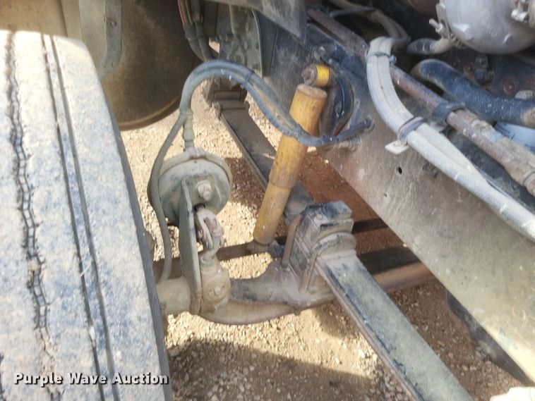 image for item DO4720 2001 Sterling  semi truck