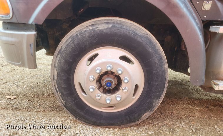 image for item DO4720 2001 Sterling  semi truck