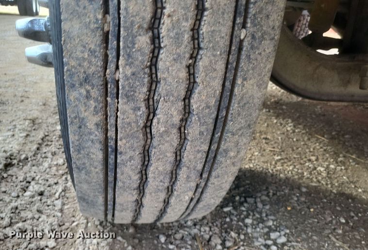 image for item DO4720 2001 Sterling  semi truck