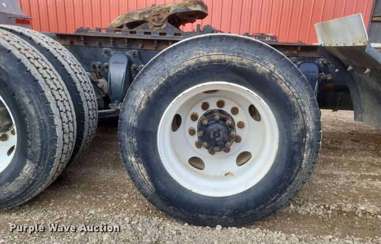 image for item DO4720 2001 Sterling  semi truck