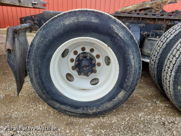 image for item DO4720 2001 Sterling  semi truck