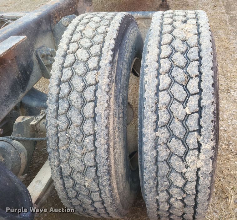 image for item DO4720 2001 Sterling  semi truck