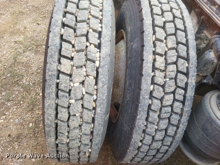 image for item DO4720 2001 Sterling  semi truck