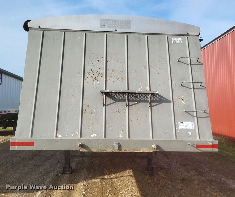 image for item DO4721 2002 Field Master  grain trailer