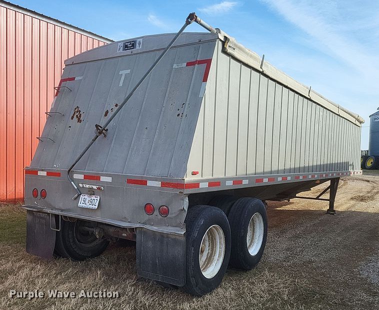 image for item DO4721 2002 Field Master  grain trailer