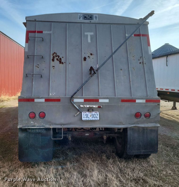 image for item DO4721 2002 Field Master  grain trailer