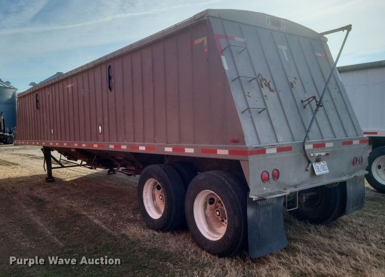 image for item DO4721 2002 Field Master  grain trailer