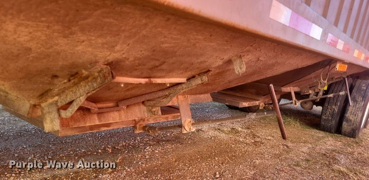 image for item DO4721 2002 Field Master  grain trailer