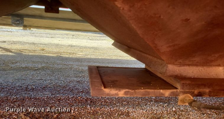 image for item DO4721 2002 Field Master  grain trailer